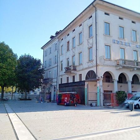 Palazzo Clerici Apartment Luino Bagian luar foto