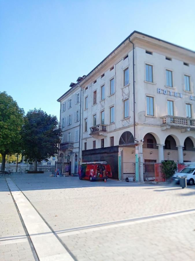 Palazzo Clerici Apartment Luino Bagian luar foto